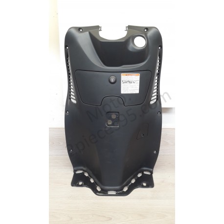Tablier intérieur Suzuki Sixteen 125 Tablier intérieur Suzuki Sixteen 125