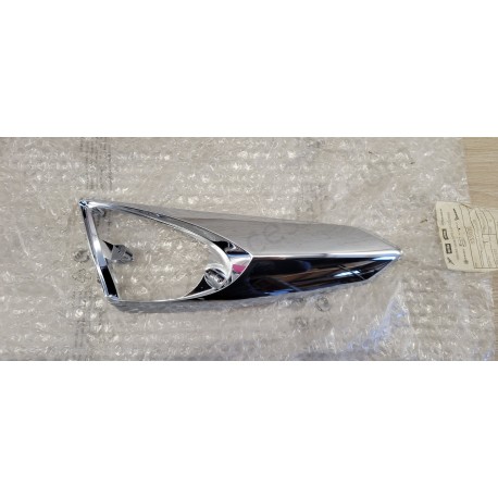 Entourage clignotant avant gauche chrome Piaggio Xevo Entourage clignotant avant gauche chrome Piaggio Xevo
