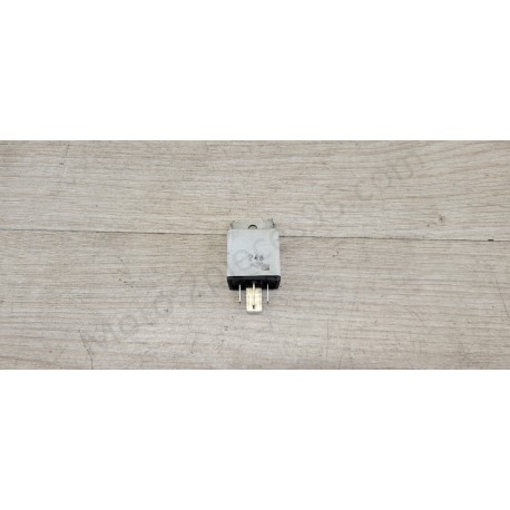 Relai démarreur Aprilia Piaggio Gilera Vespa Peugeot Relai démarreur Aprilia Piaggio Gilera Vespa Peugeot
