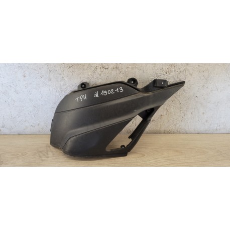 Carénage repose pied gauche Aprilia SR Motard Piaggio TPH Typhoon Carénage repose pied gauche Aprilia SR Motard Piaggio TPH Typhoon