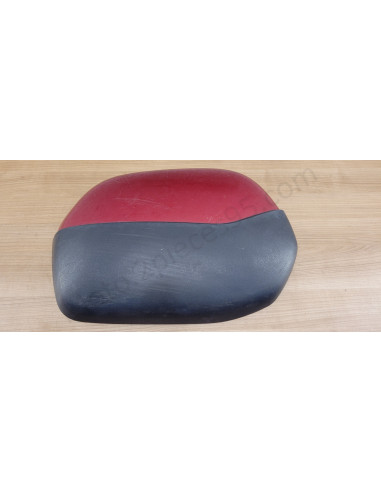 Couvercle porte de valise gauche Honda 650 NTV Deauville rouge Couvercle porte de valise gauche Honda 650 NTV Deauville rouge