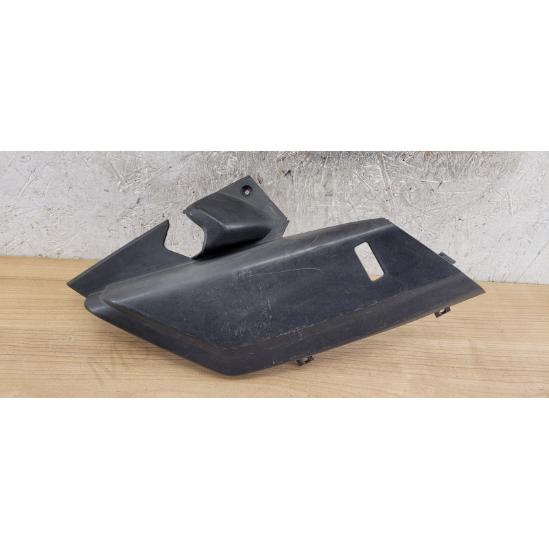 Entourage cale pied Droit Yamaha Xmax 125 250