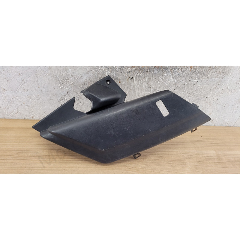 Entourage cale pied Droit Yamaha Xmax 125 250
