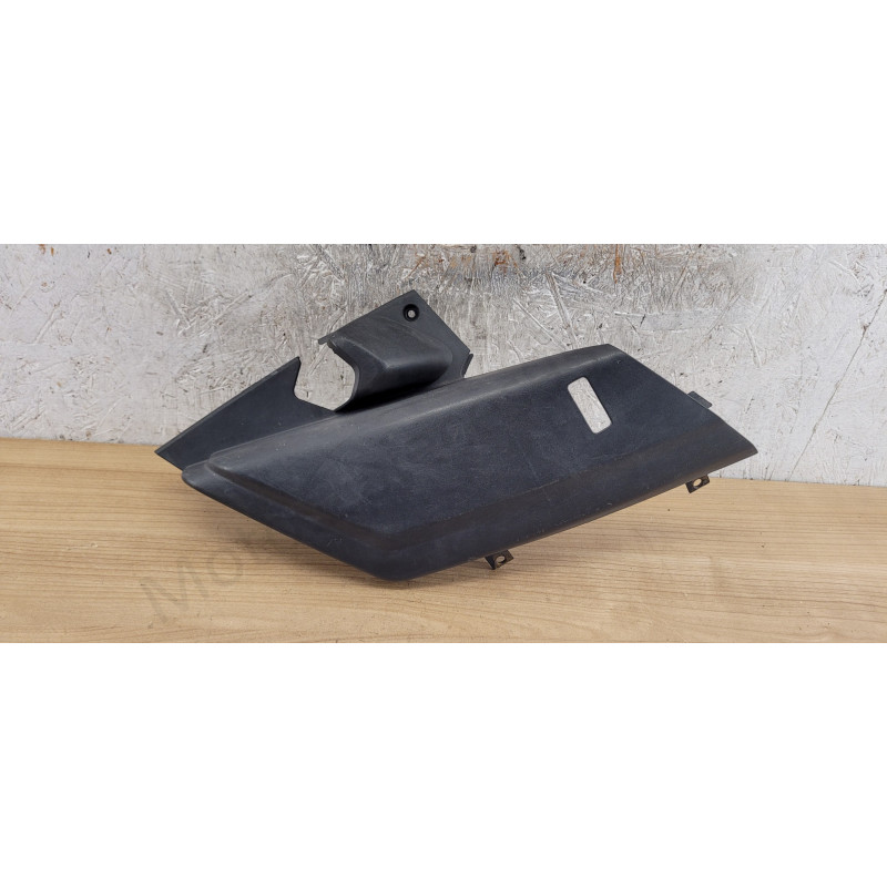 Entourage cale pied Droit Yamaha Xmax 125 250