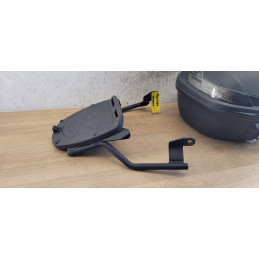 Support top case avec top case Givi pour Peugeot Pulsion