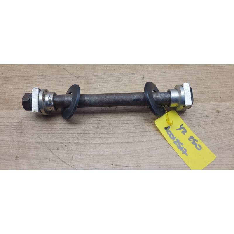 Axe de roue arrière Yamaha YZ 250 2004