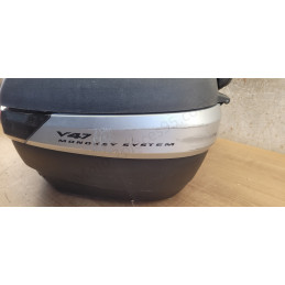 Top case GIVI V47 avec support top case Piaggio Mp3 300 500