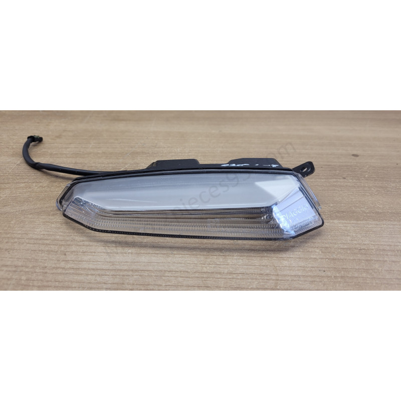 Clignotant avant gauche Piaggio Mp3 400 530