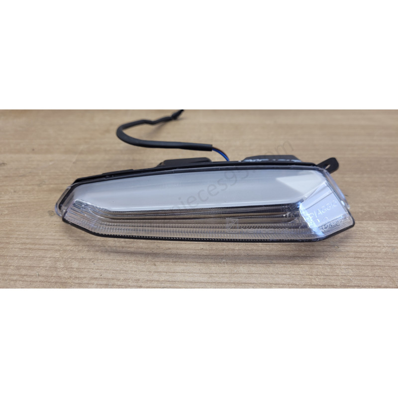 Clignotant avant gauche Piaggio Mp3 400 530