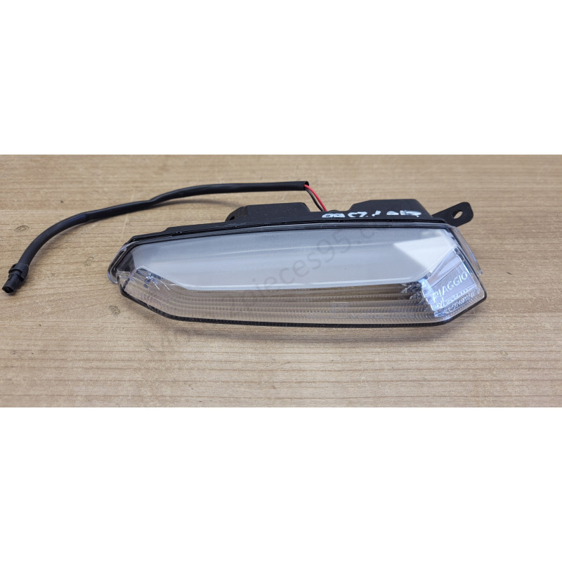 Clignotant avant gauche Piaggio Mp3 400 530