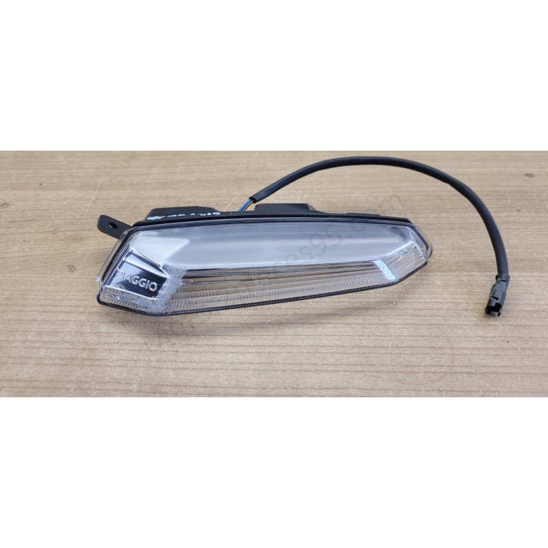 Clignotant avant droit Piaggio Mp3 400 530