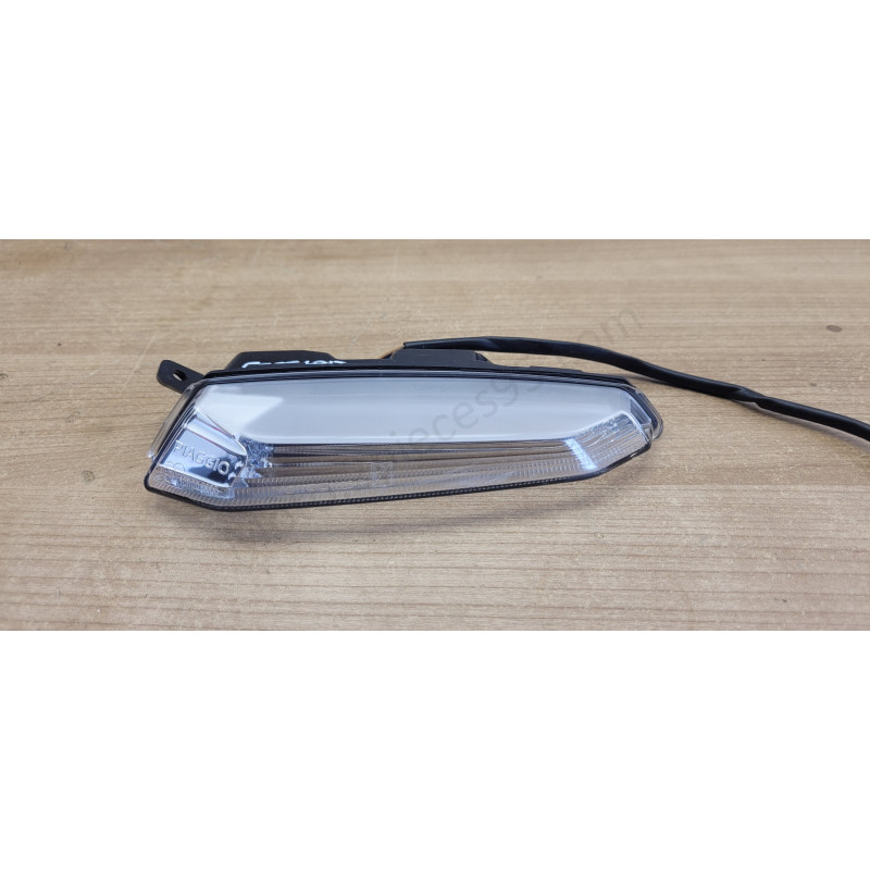 Clignotant avant droit Piaggio Mp3 400 530