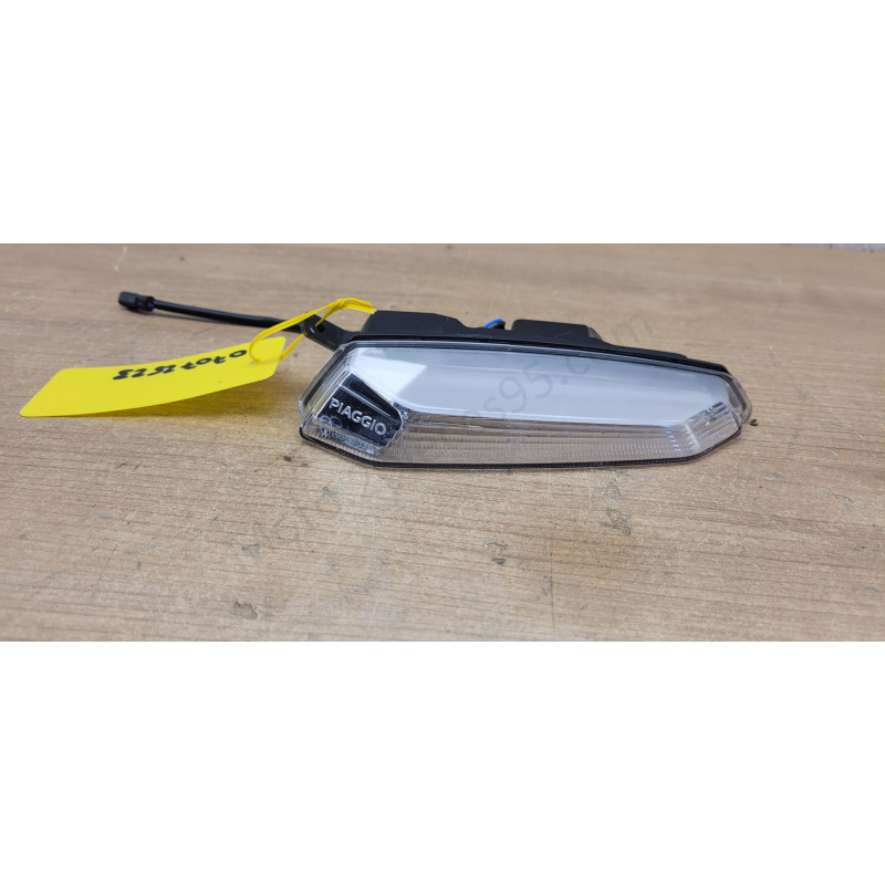 Clignotant avant droit Piaggio Mp3 400 530