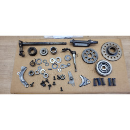 Axe - pignon - ressort - visserie Yamaha TDR 125