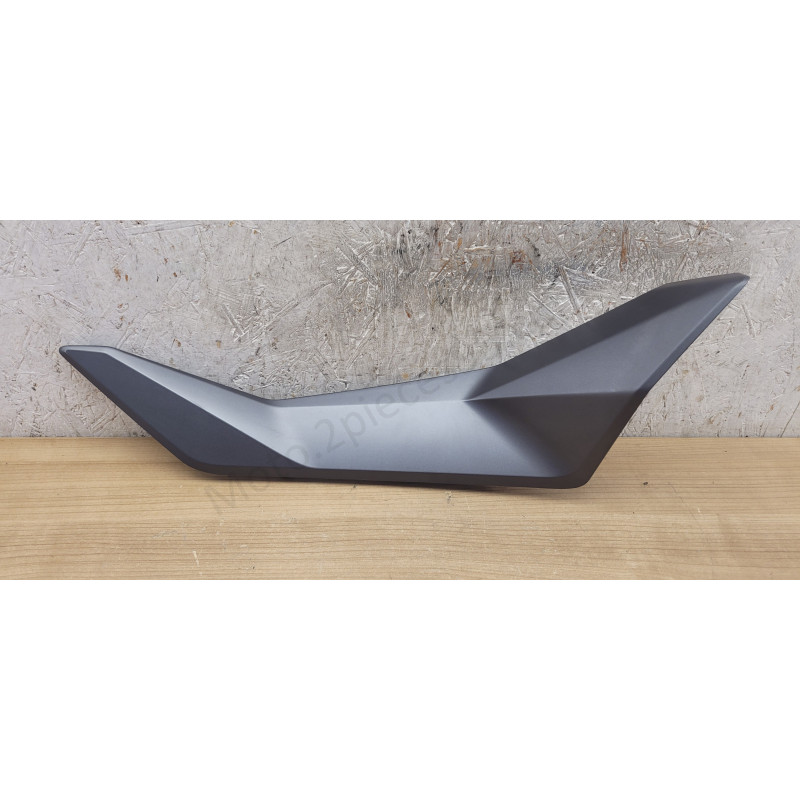 Cache centrale droit Aprilia SR-GT 125 200