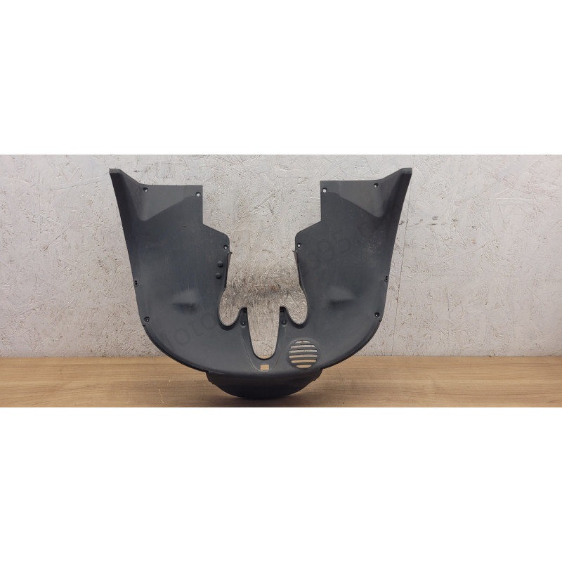 Plastique passage de roue Piaggio MP3
