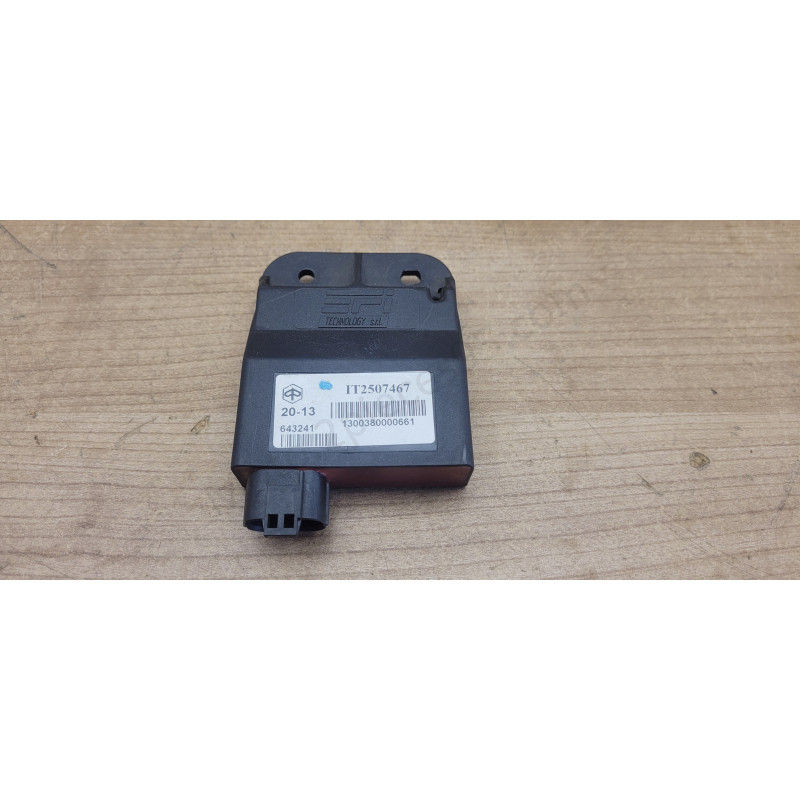 Boîtier accessoire plateforme multimédia Piaggio Vespa
