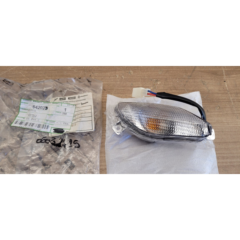 Clignotant avant droit Piaggio TPH Typhoon Aprilia SR Motard