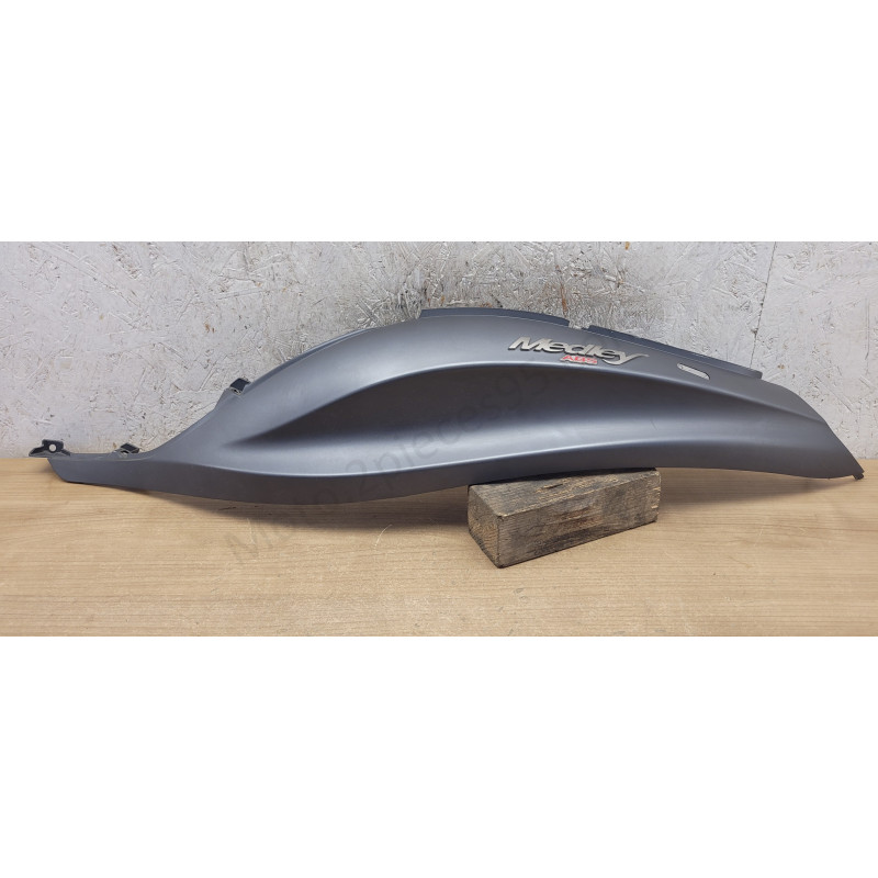 Carénage arrière gauche Piaggio Medley 125 150 200