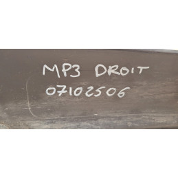 Garde boue droit Piaggio MP3 HPE 300 310 400 530