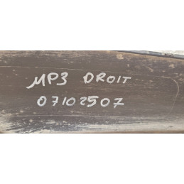 Garde boue droit Piaggio MP3 HPE 300 310 400 530