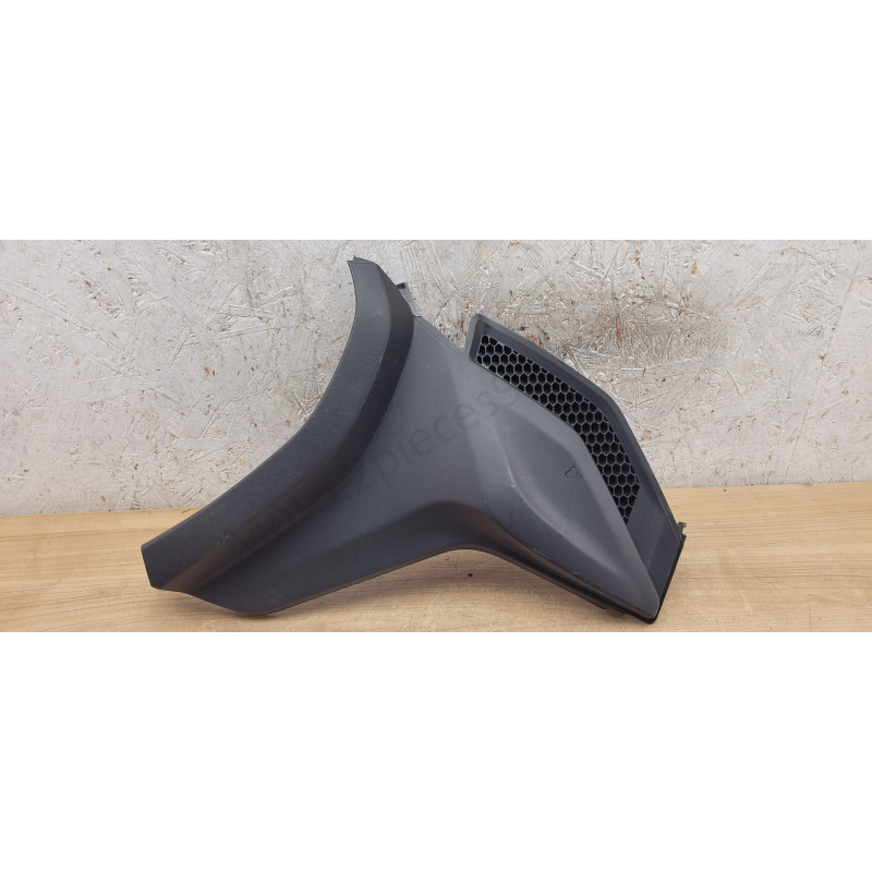 Passage de roue avant gauche Piaggio Mp3 400 530