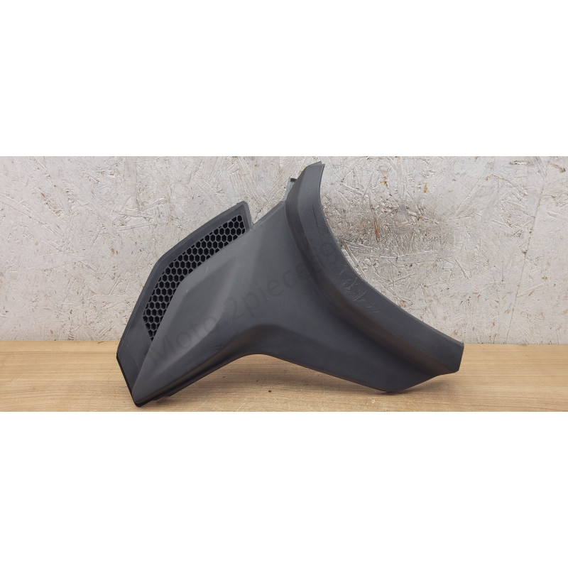 Passage de roue avant droit Piaggio Mp3 400 530