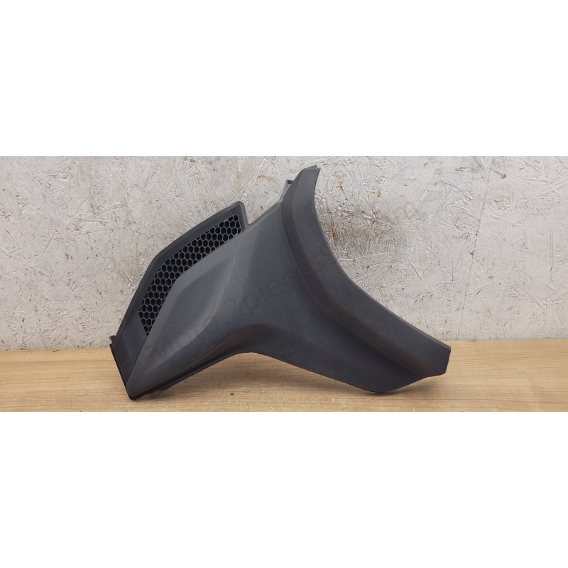 Passage de roue avant droit Piaggio Mp3 400 530