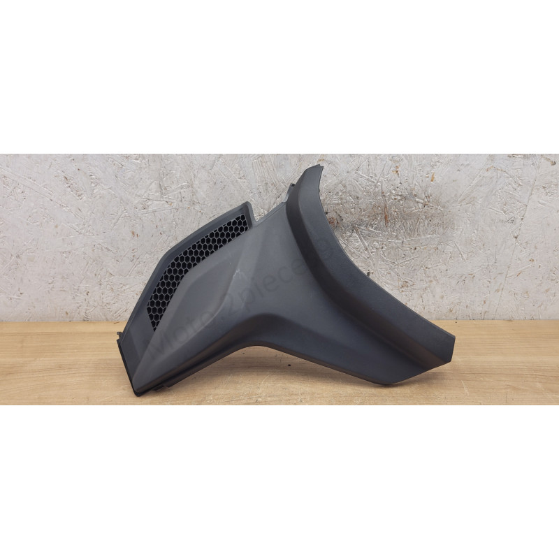 copy of Passage de roue avant droit Piaggio Mp3 400 530