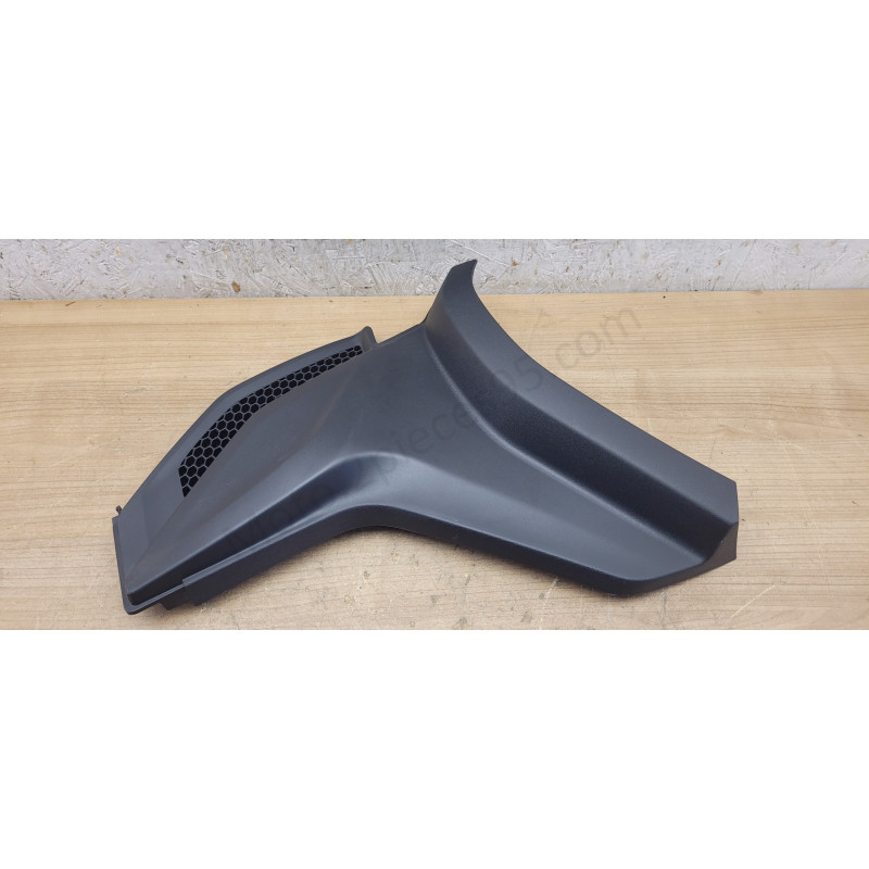 Passage de roue avant droit Piaggio Mp3 400 530