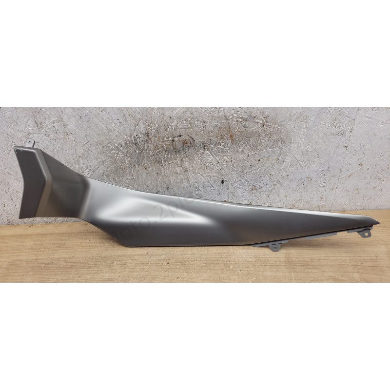 Habillage marche pied gauche Piaggio Mp3 400 530