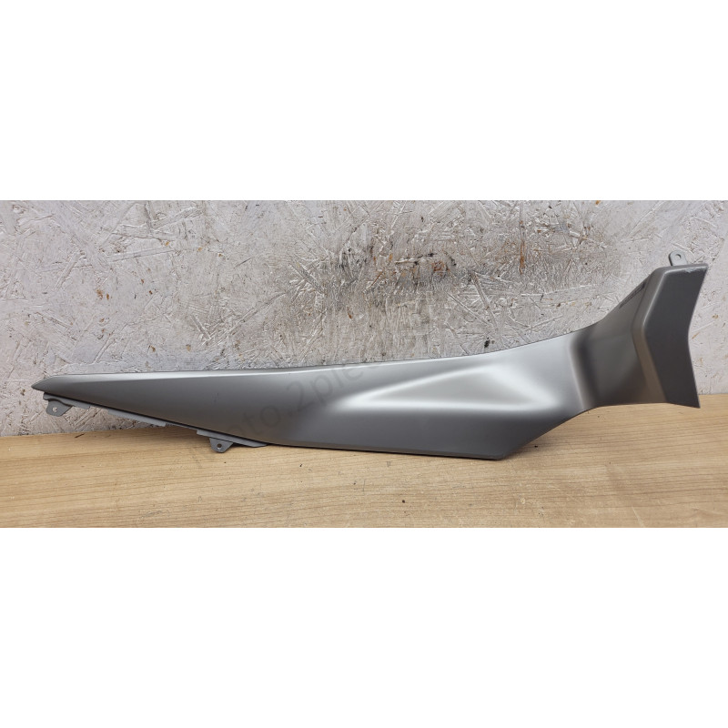 Habillage marche pied droit Piaggio Mp3 400 530