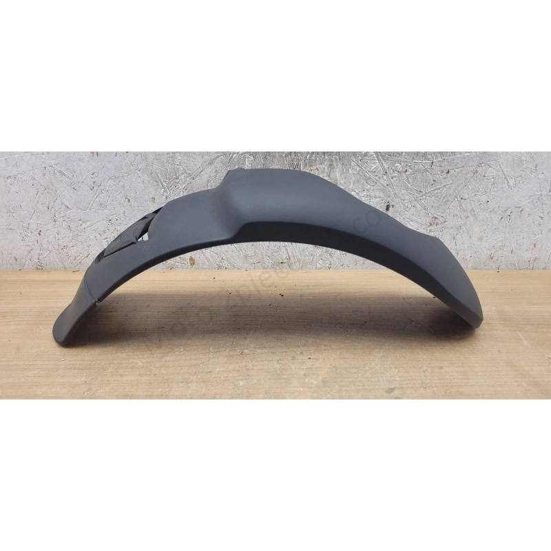 Garde boue gauche Piaggio MP3 250 300 400 500