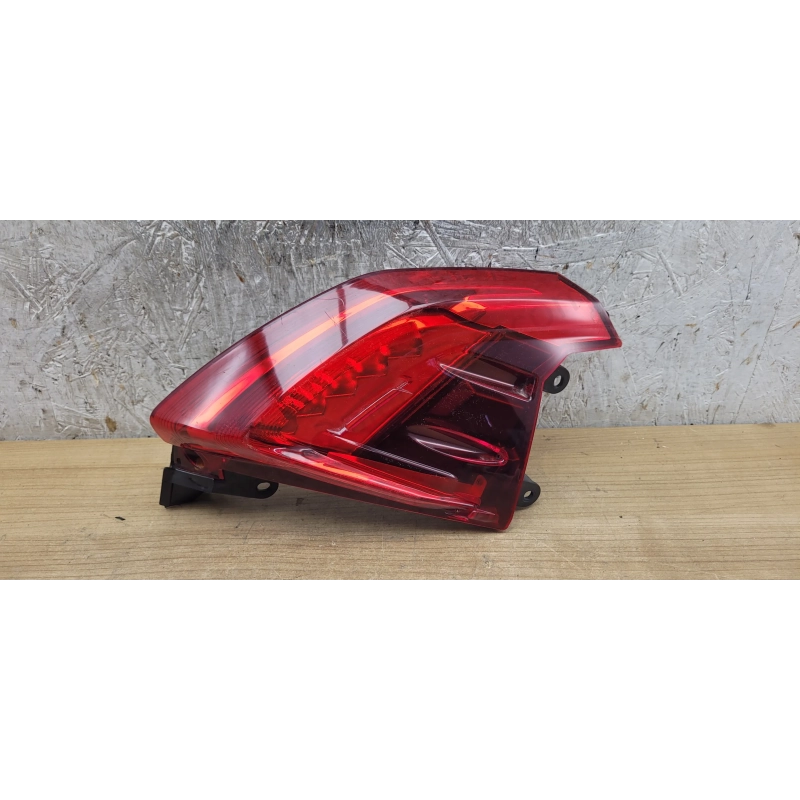 Feu arrière droit Peugeot Metropolis 400