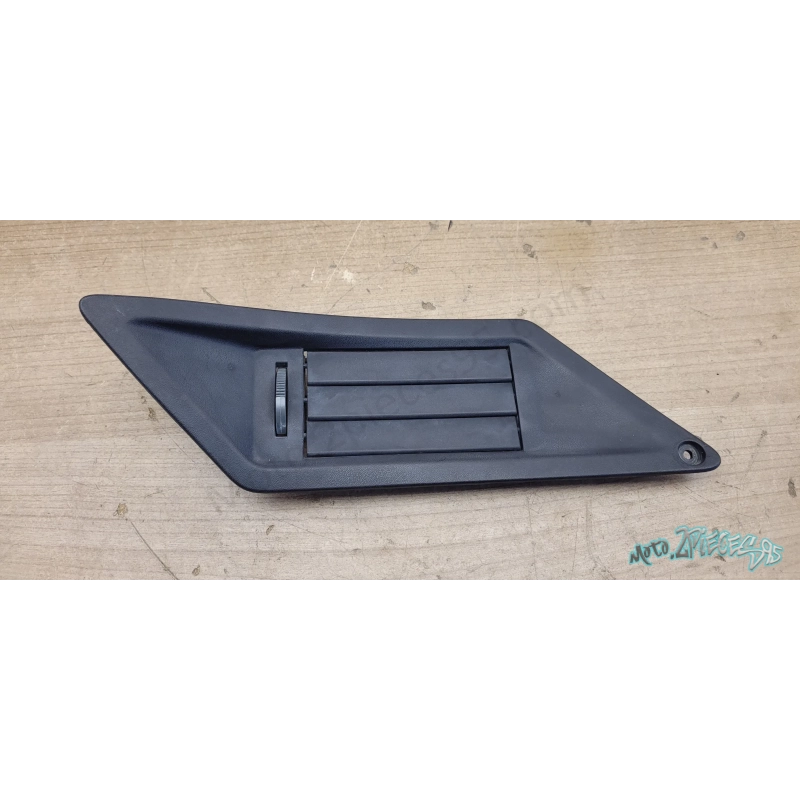 Grille ventilation gauche Gilera 125 Nexus