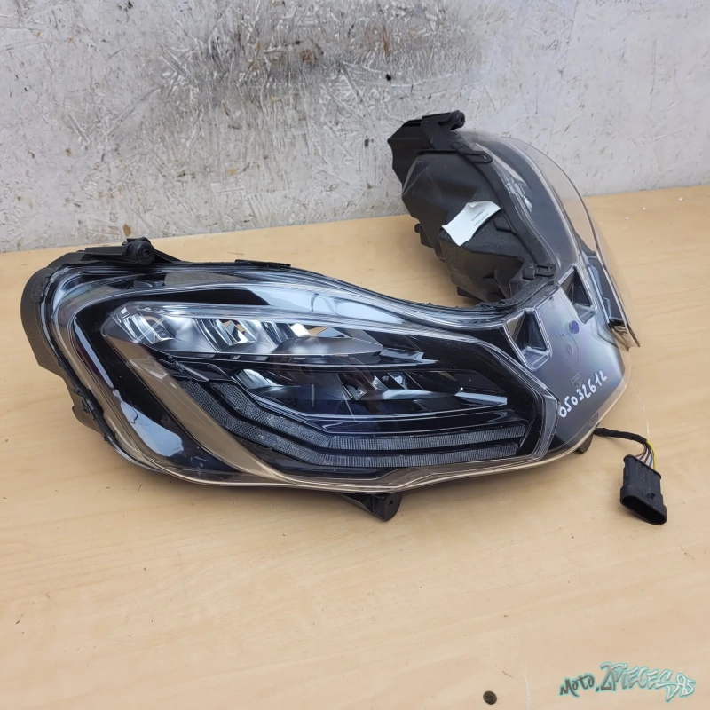 Optique phare Piaggio Mp3 HPE RST 400 530