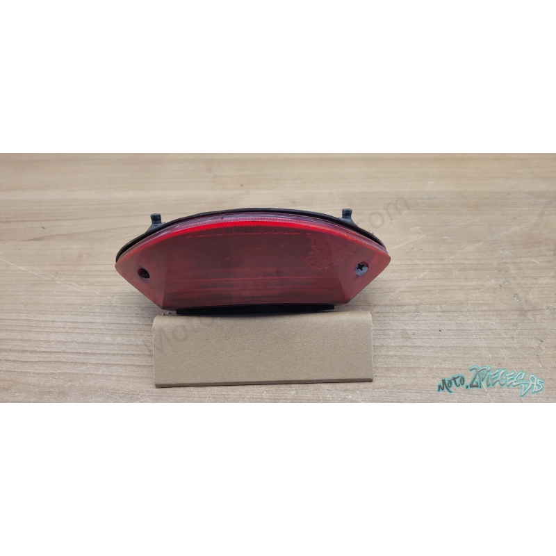 Feu arrière Honda Hornet 600     De 2004 à 2006