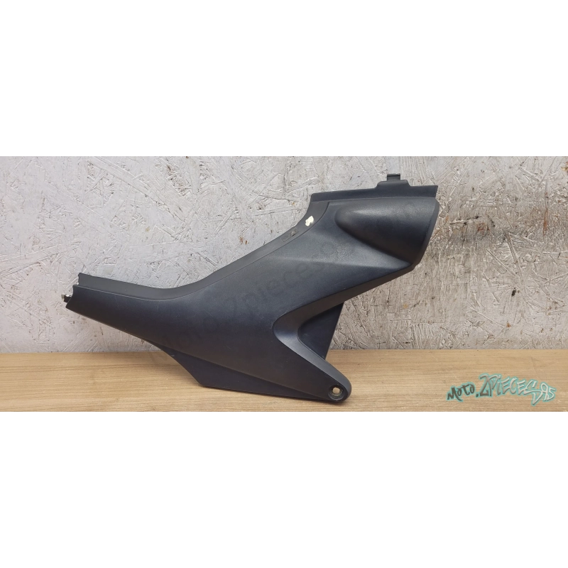 Carénage dessous de selle droit Honda Hornet 600  De 2004 à 2006
