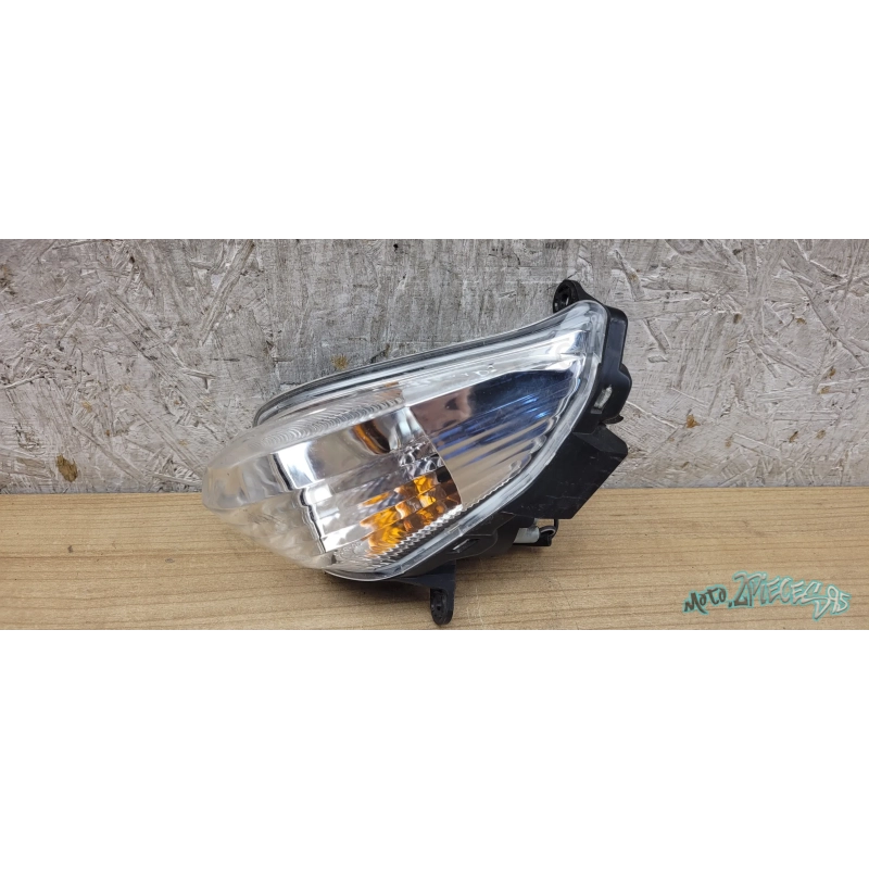Clignotant avant gauche Suzuki 125 200 Burgman  De 2012 à 2017