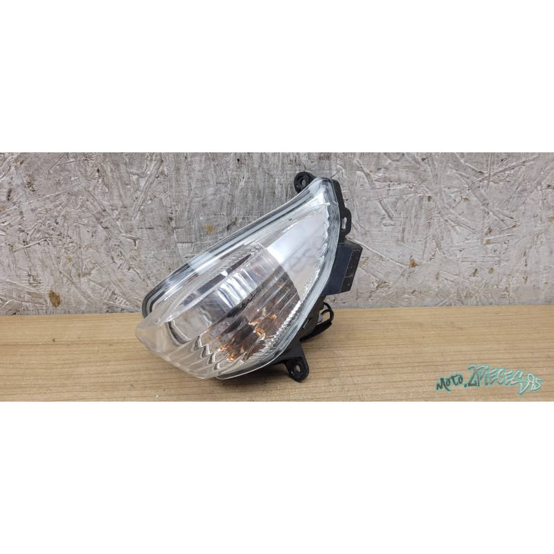 Clignotant avant gauche Suzuki 125 200 Burgman  De 2012 à 2017