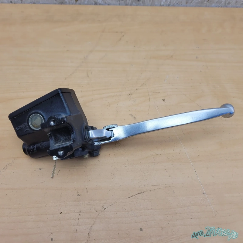 Maître cylindre droit frein avant Suzuki Bandit 1200 De 2000 à 2005