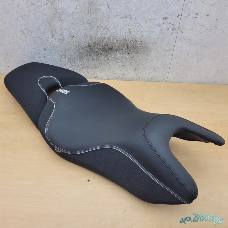 Selle confort Shad pour Integra 700 750, série style, noire avec coutures blanches et sigle Integra