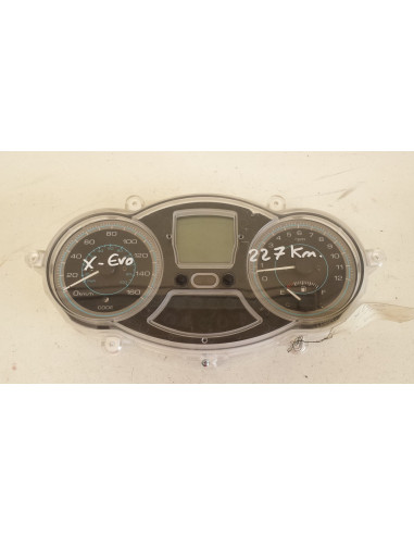 Compteur Piaggio Xevo X-evo 4500 KMs Compteur Piaggio Xevo X-evo 4500 KMs